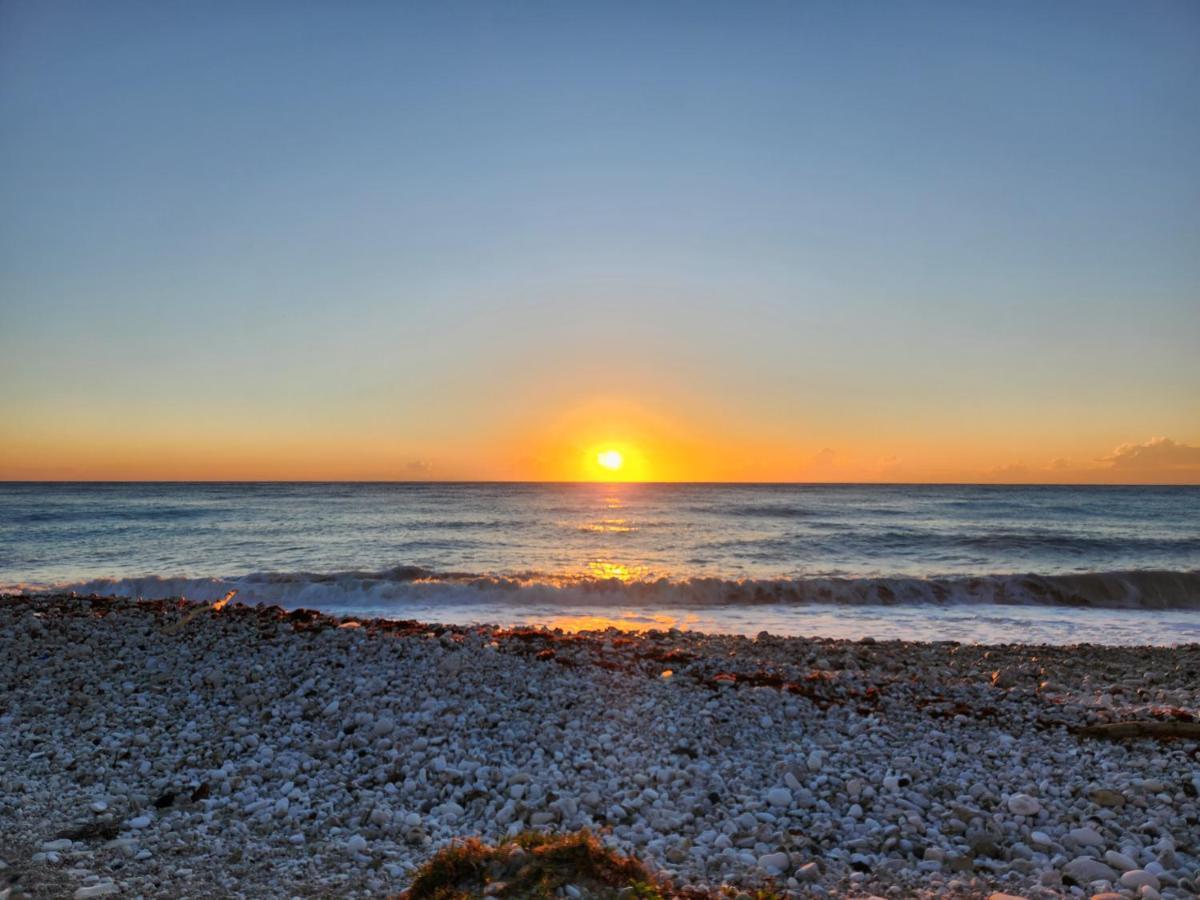 Beachfront Apartment, Quiet 4 Beds, 1 Bath, Ac, Wi-Fi, Hot Water, In Paraiso Near Los Patos Buitenkant foto
